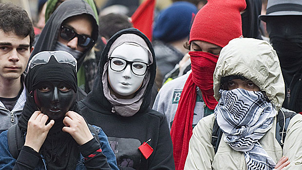 masked-protesters, socialpolicy.gr, Νέα καναδική νομοθεσία Ποινή για μασκοφόρους διαδηλωτές έως και 10 χρόνια φυλακή