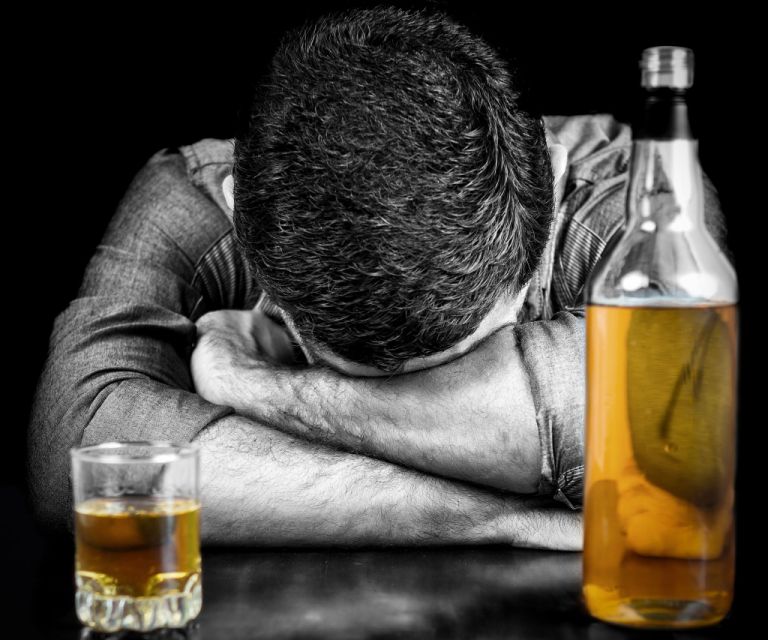 Σε λειτουργία Συμβουλευτικός Σταθμός για προβλήματα από το αλκοόλ στο Δήμο Αθηναίων