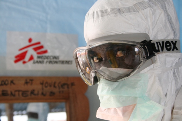 ©Caroline Van Nespen/MSF, Θεραπευτικό Κέντρο Έμπολα Γιατρών Χωρίς Σύνορα, Μονρόβια, Λιβερία, Αύγουστος 2014