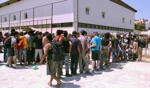 αδράνεια-ελληνικών-αρχών-κακομεταχείριση-προσφύγων